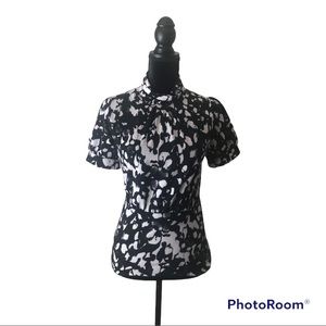 Soulmates, Black and White pull over top size M